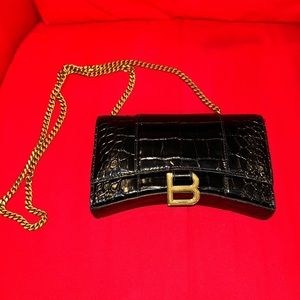 BALENCIAGA HOURGLASS WALLET ON CHAIN CROCODILE EMBOSSED IN BLACK